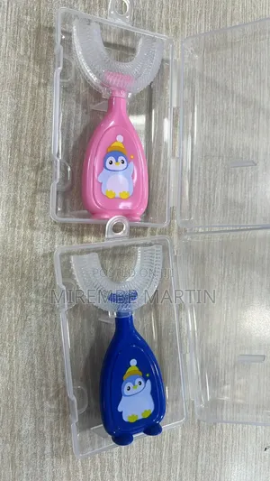 Toothbrushes With Soft Foodsilicone Heads and Protective Travel Cases.
