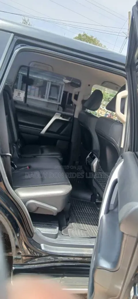 Toyota Land Cruiser Prado 2018 Black