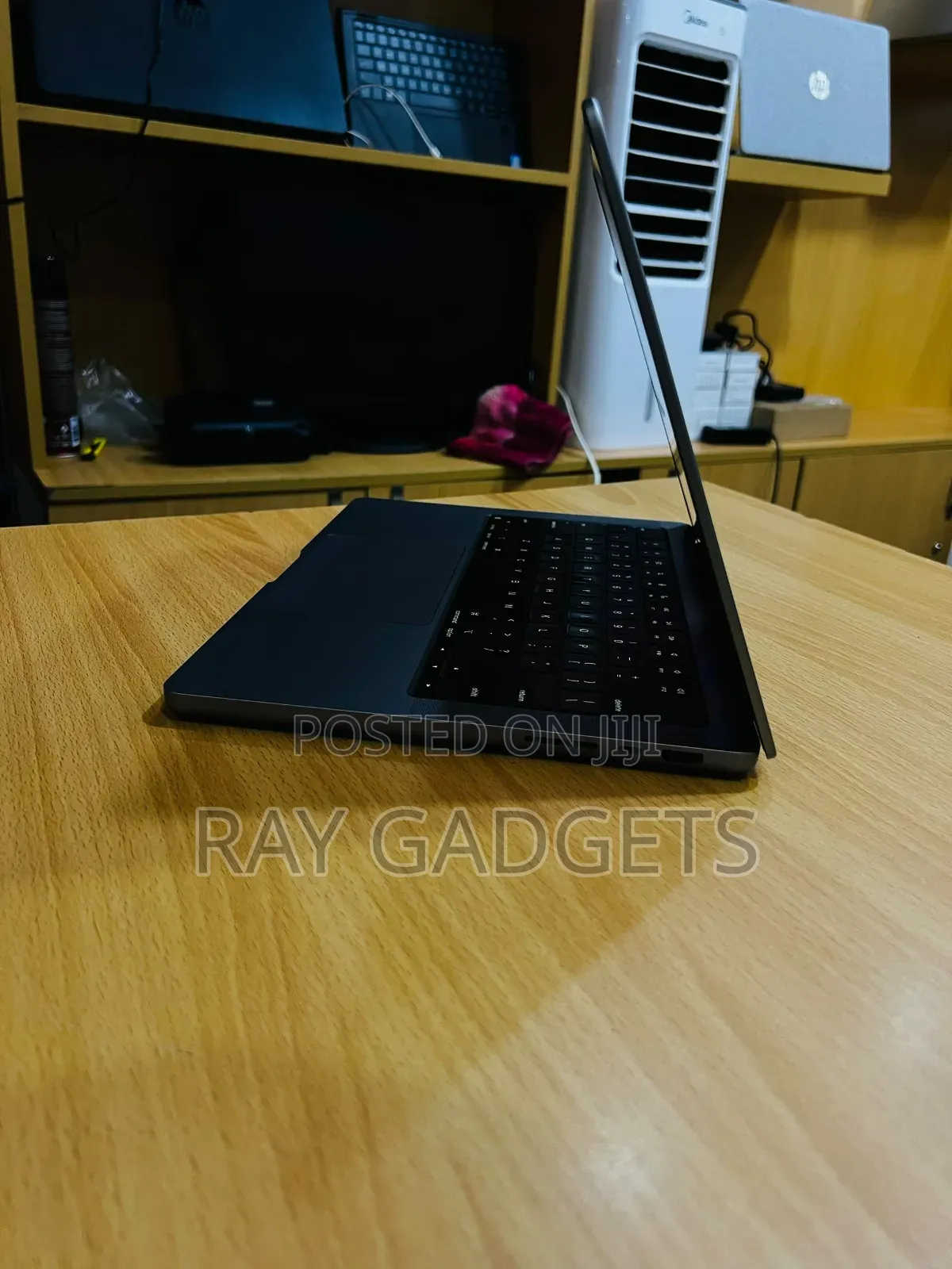 New Laptop Apple MacBook Pro 2021 M1 16GB Apple M1 Pro SSD 512GB