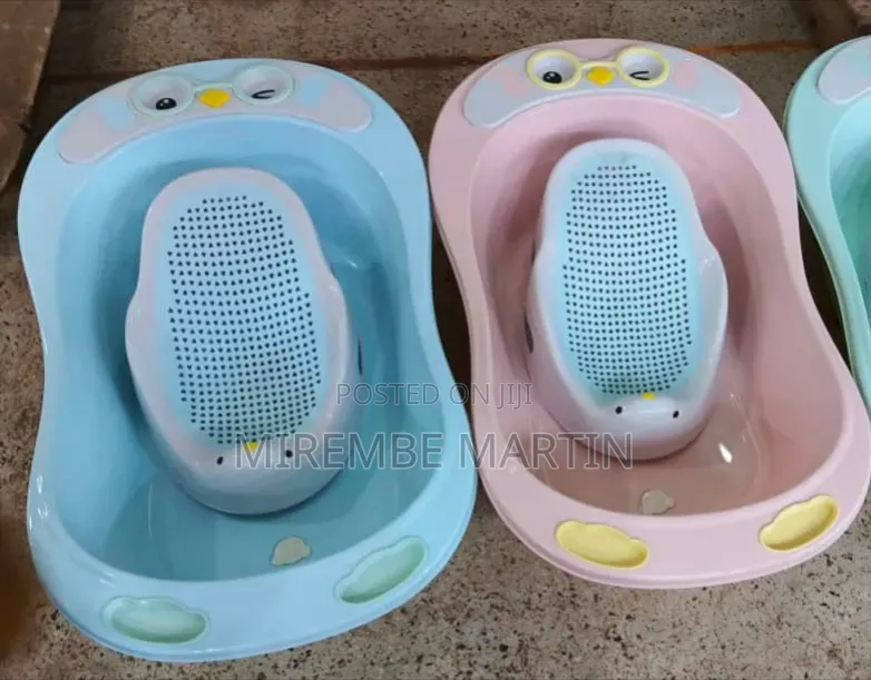 Baby Bathtubs With Built-in Mesh and Silicone Bath Supports