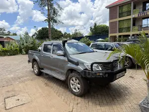 Toyota Hilux 2012 Gray