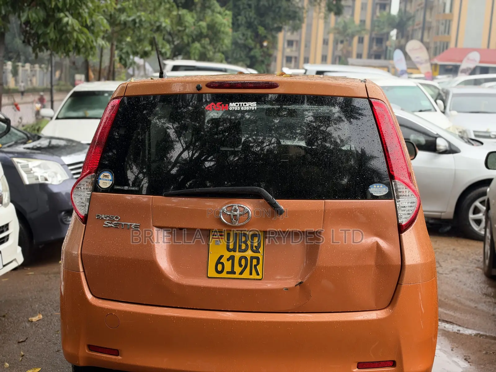 Toyota Passo Sette 2010 Orange