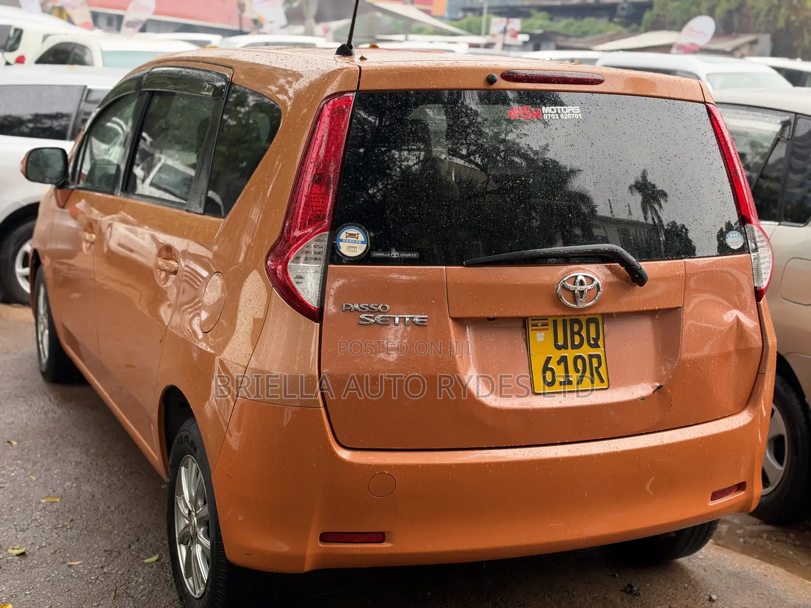 Toyota Passo Sette 2010 Orange