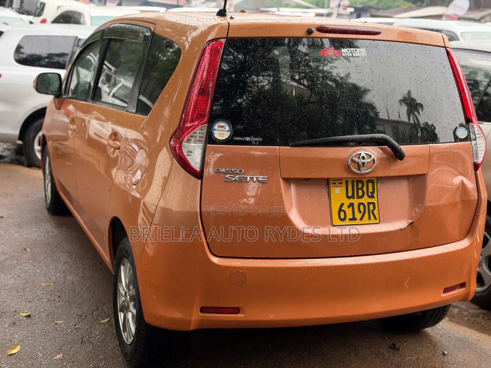 Toyota Passo Sette 2010 Orange