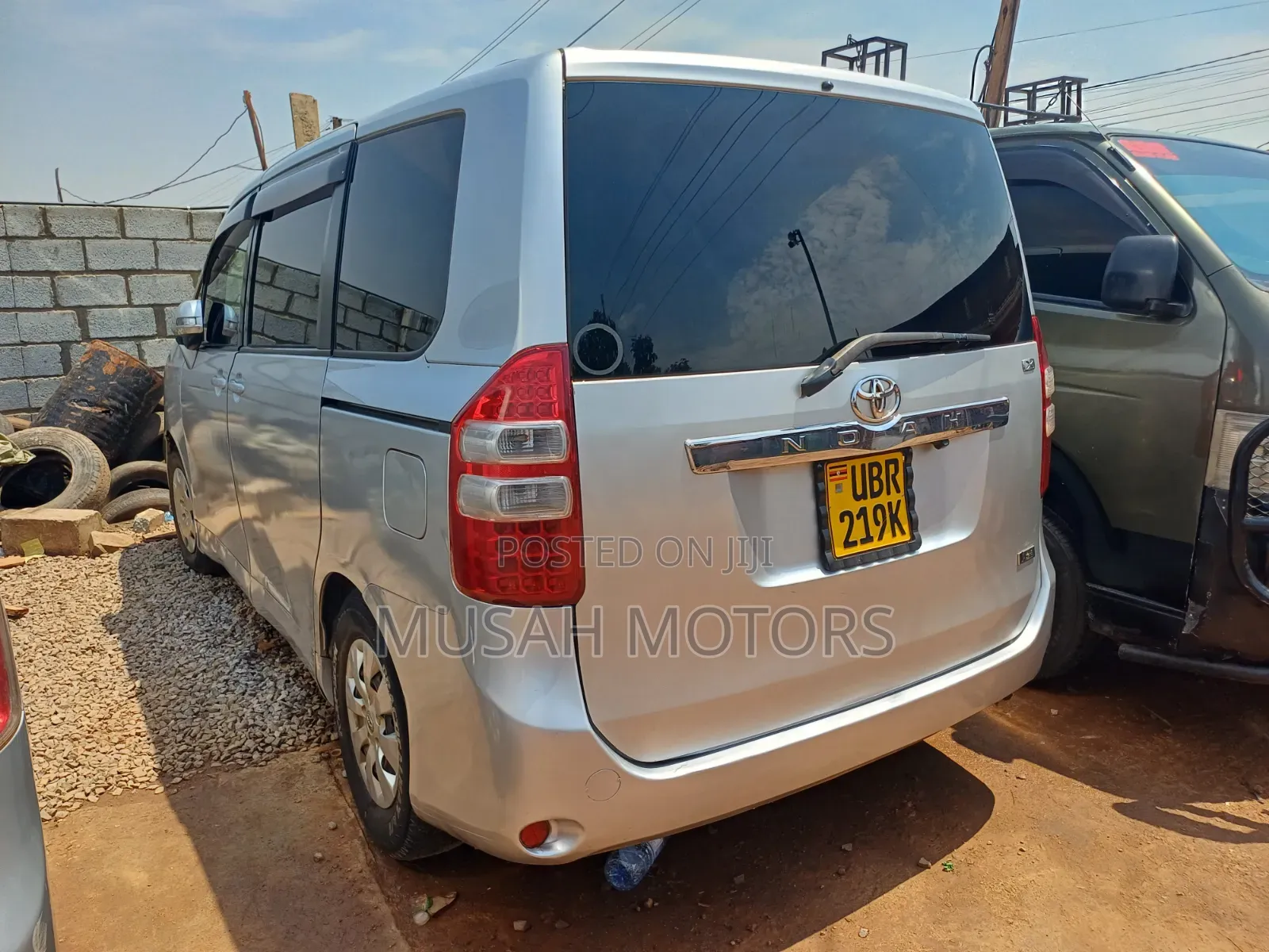 Toyota Noah 2013 Silver