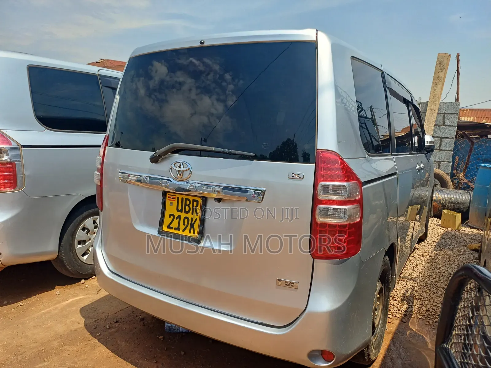 Toyota Noah 2013 Silver