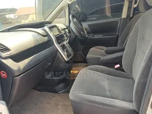 Toyota Noah 2013 Silver