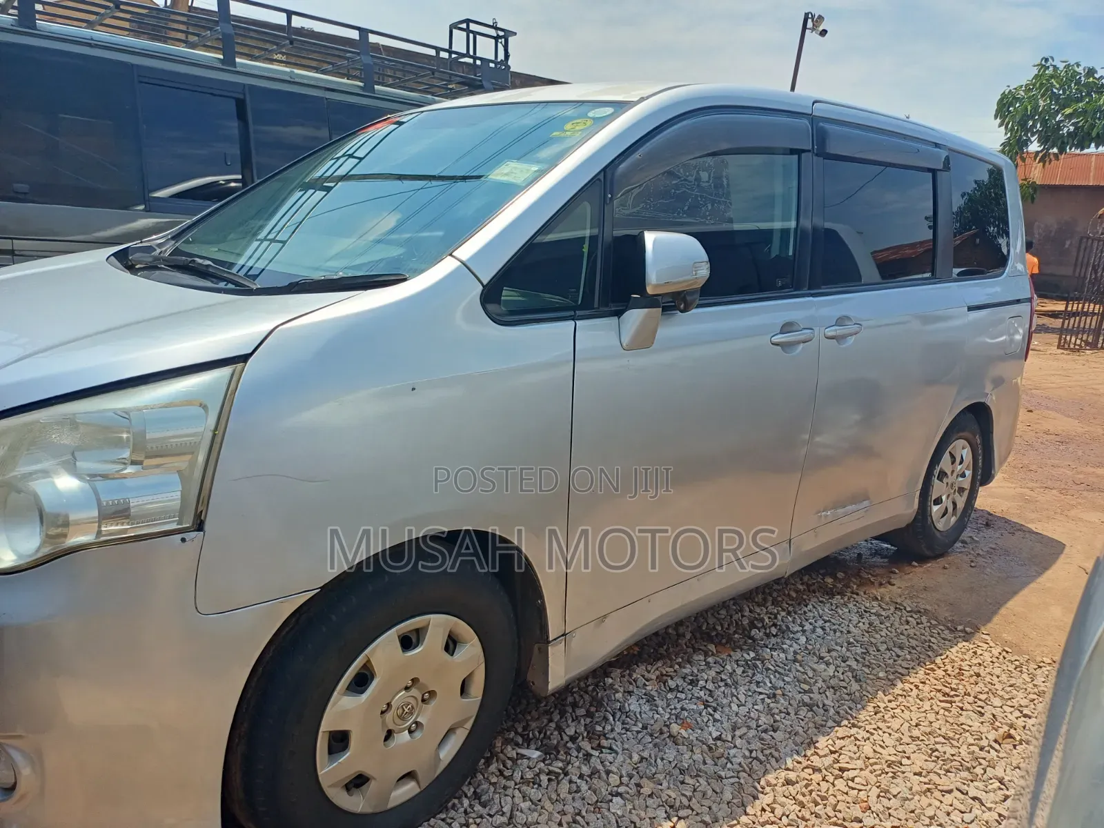Toyota Noah 2013 Silver