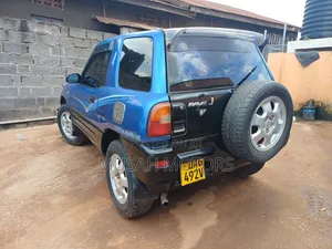 Toyota RAV4 1999 Blue