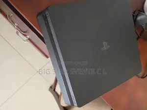 PS4 Slim With 2 Pads and 10 Games