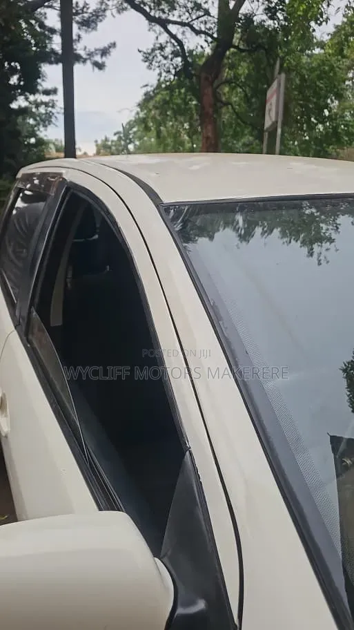 Toyota HiAce 2007 White