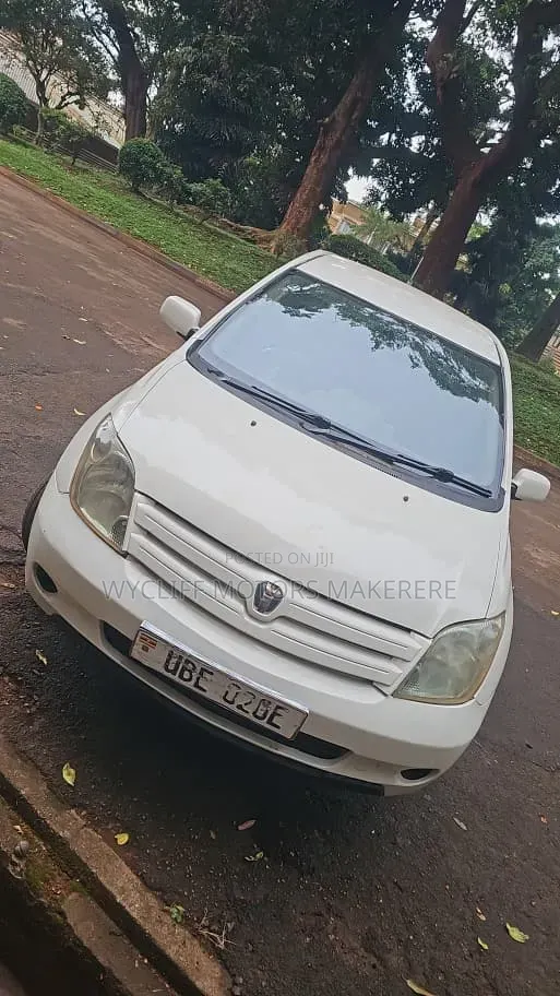 Toyota HiAce 2007 White