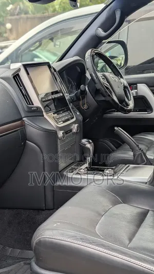Toyota Land Cruiser 4.6 V8 ZX 2017 Black