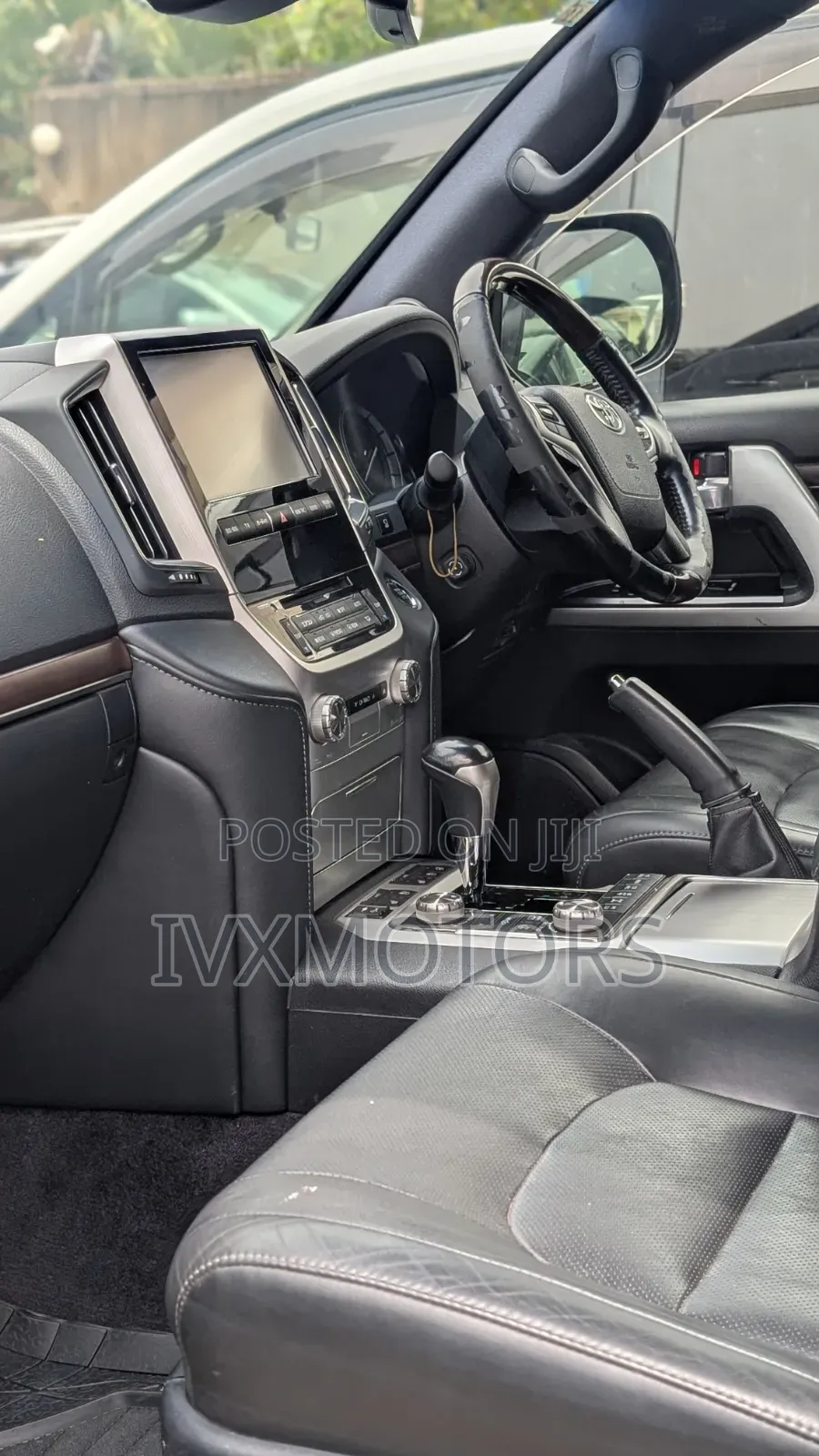 Toyota Land Cruiser 4.6 V8 ZX 2017 Black