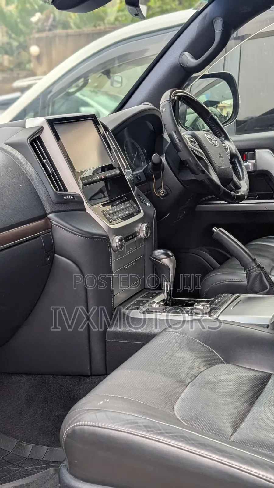 Toyota Land Cruiser 4.6 V8 ZX 2017 Black