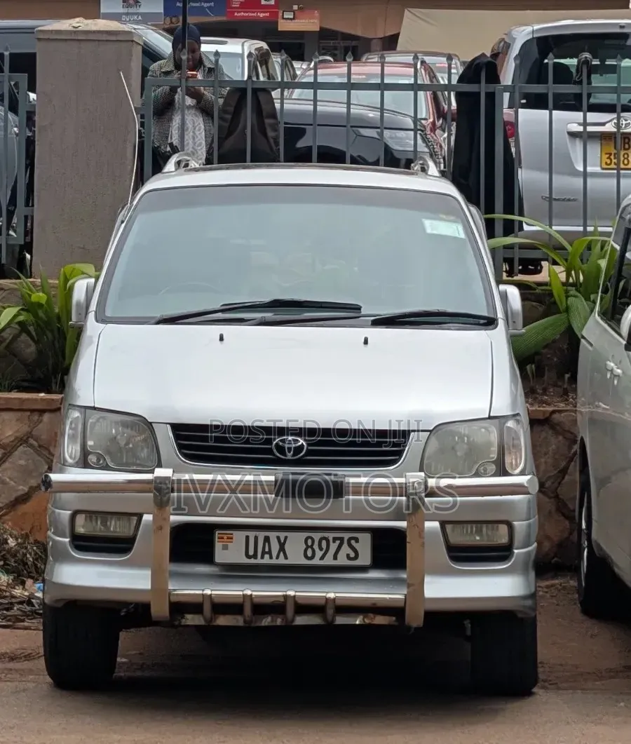 Toyota Noah 2.0 FWD (8 Seater) 2002 Silver