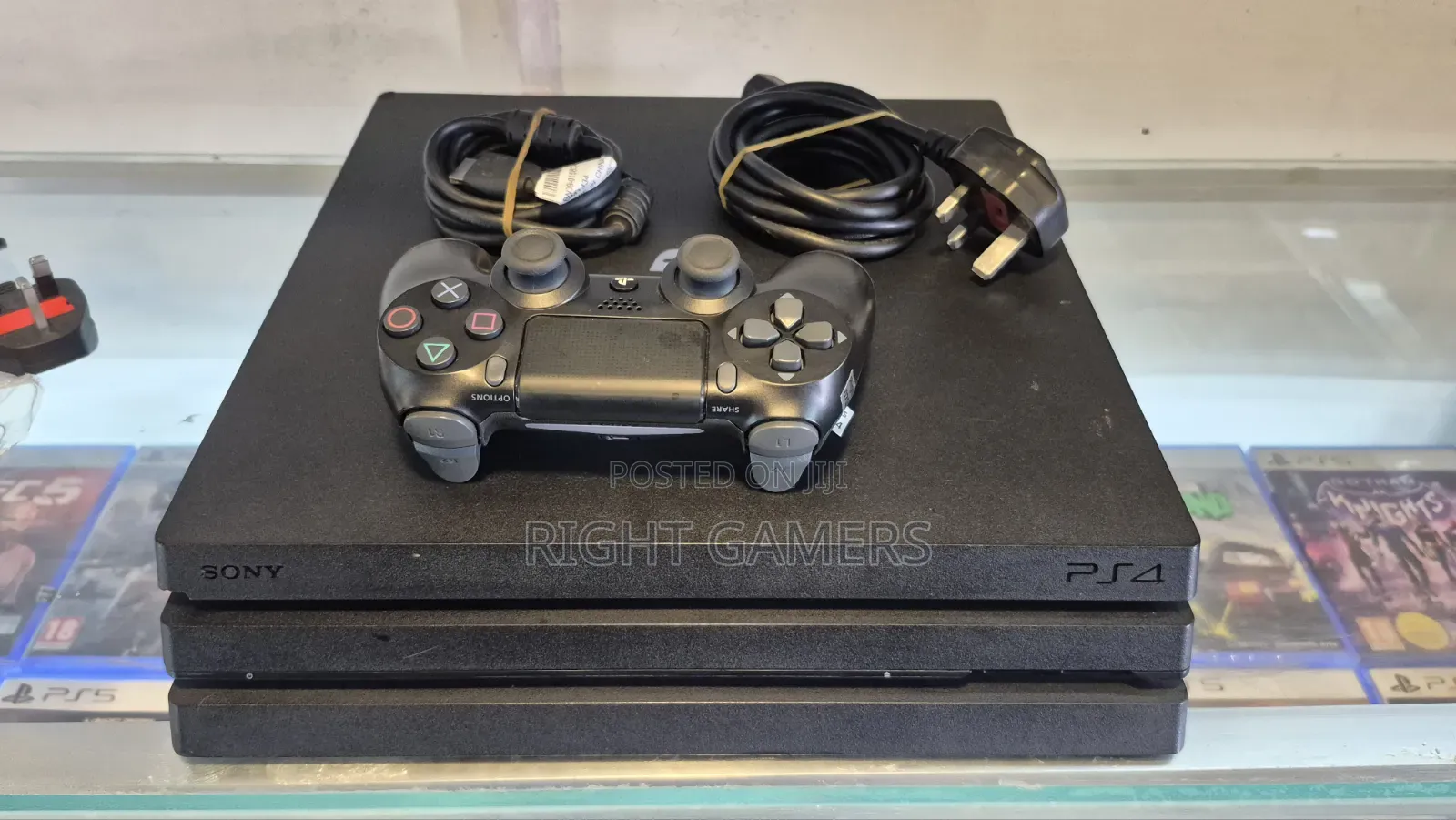 Chipped PS4 Pro + 20 Games