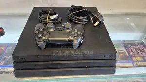 Chipped PS4 Pro + 20 Games