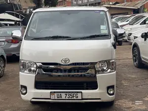 Toyota HiAce 2018 White