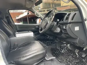 Toyota HiAce 2018 White