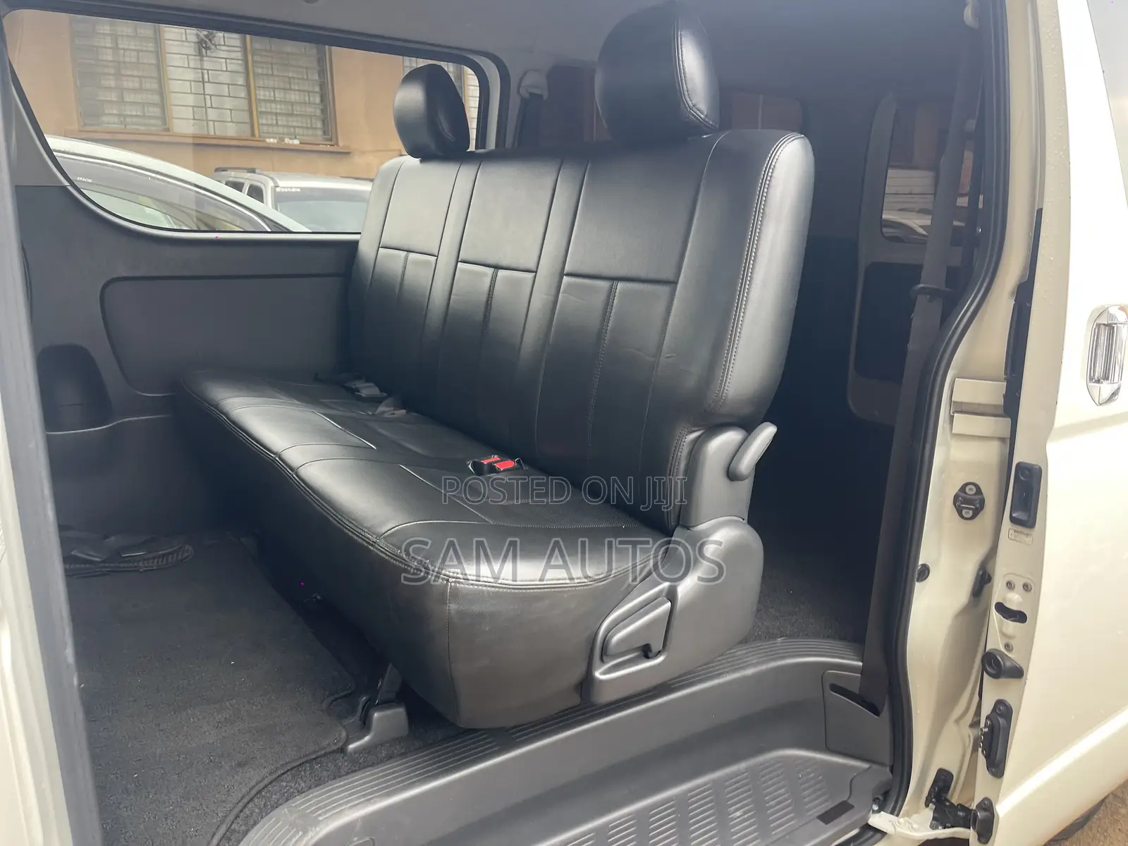 Toyota HiAce 2018 White