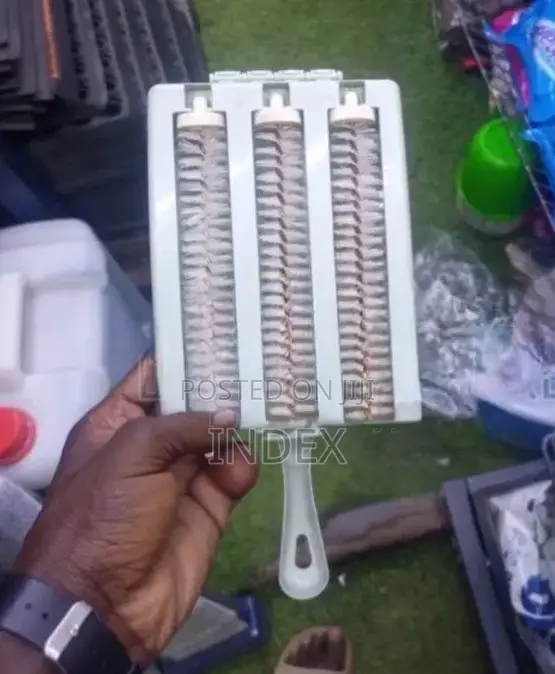 Manual Carpet Sweeper or Handheld Carpet Brush for Cleaning Rugs