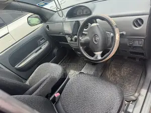 Toyota Sienta 1.5 AWD 2012 Maroon