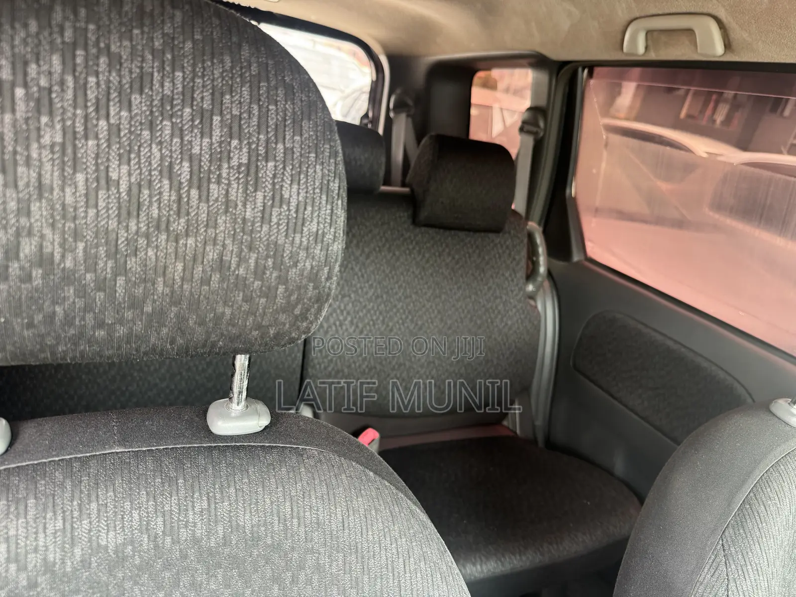 Toyota Sienta 1.5 AWD 2012 Maroon