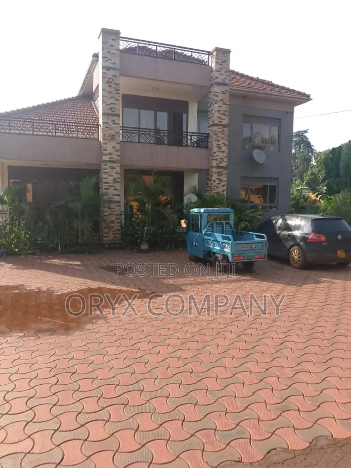 Furnished 9bdrm House in Oryx Estate, Central Division for sale