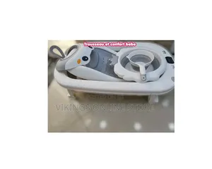 A Multi-Piece Foldable Baby Bathtub Set