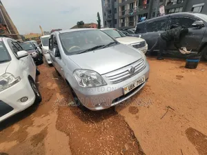 Toyota Raum 2010 Silver