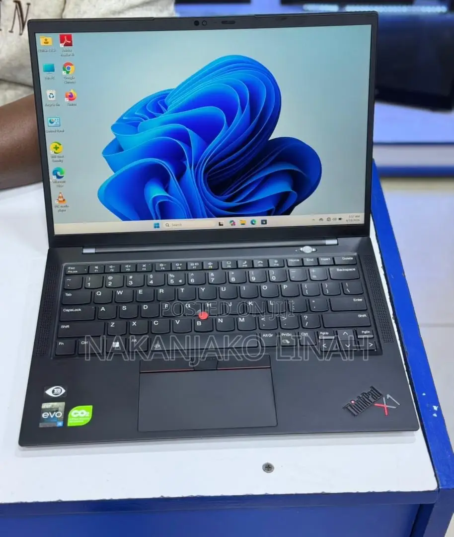 Laptop Lenovo ThinkPad X1 Carbon Gen11 16GB Intel Core i5 SSD 256GB