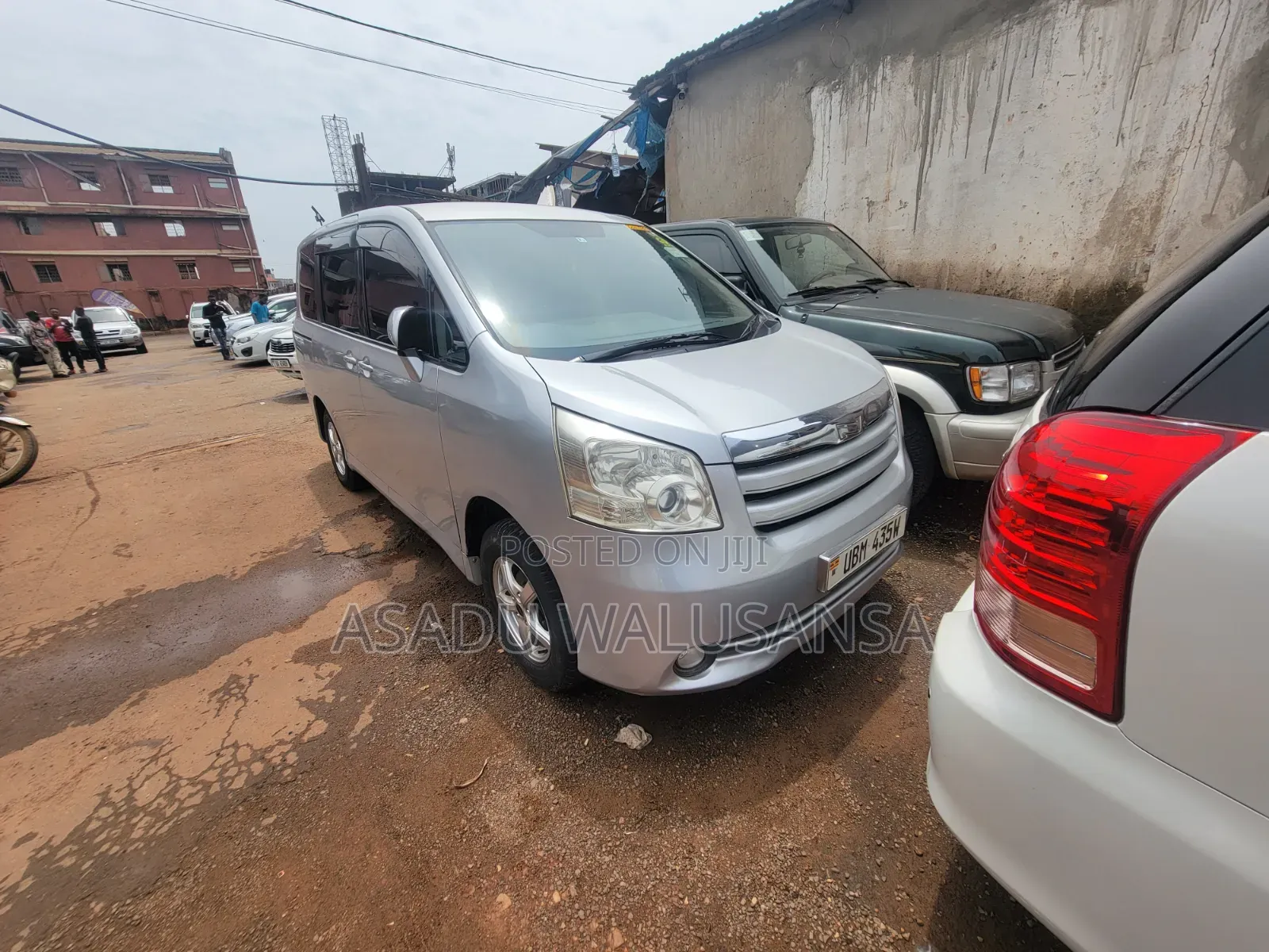 Toyota Noah 2009 Silver