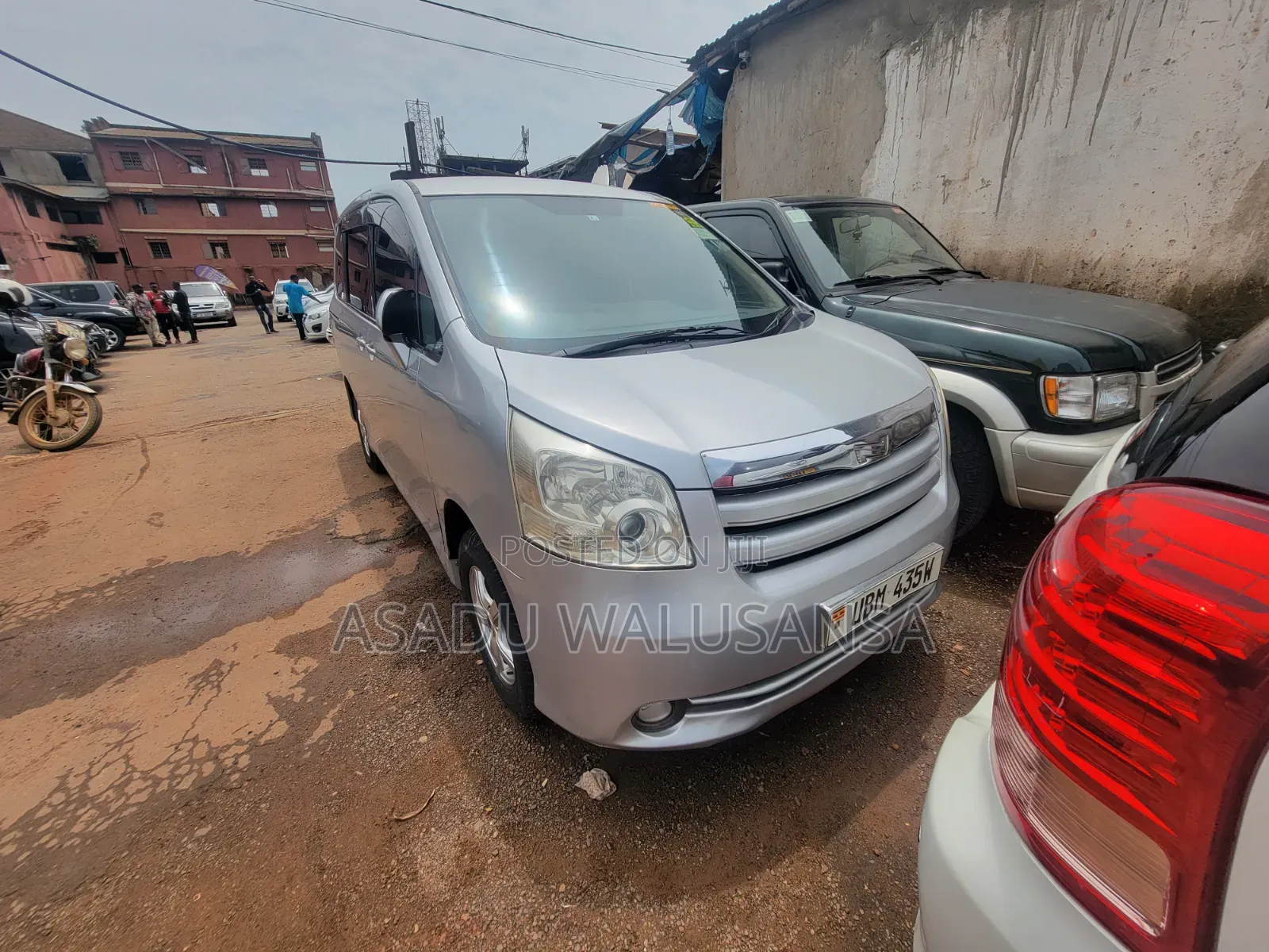 Toyota Noah 2009 Silver