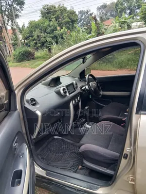 Toyota IST 2003 Gold