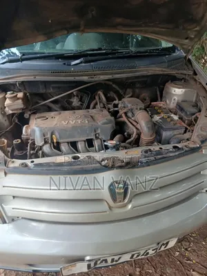 Toyota IST 2003 Gold