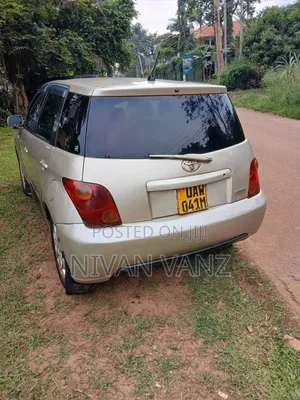 Toyota IST 2003 Gold