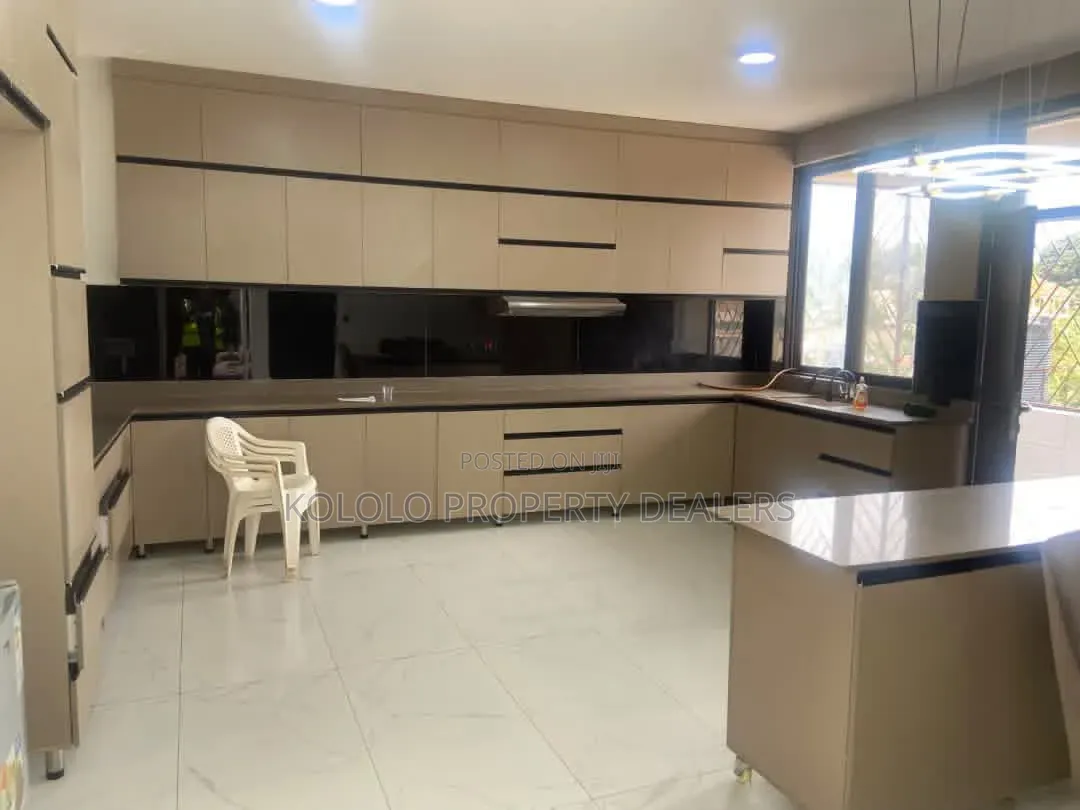 Furnished 4bdrm Mansion in Bukoto, Central Division for rent