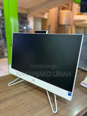 Desktop Computer HP 200 G4 22 All-in-One 8GB Intel Core i5 SSD 256GB