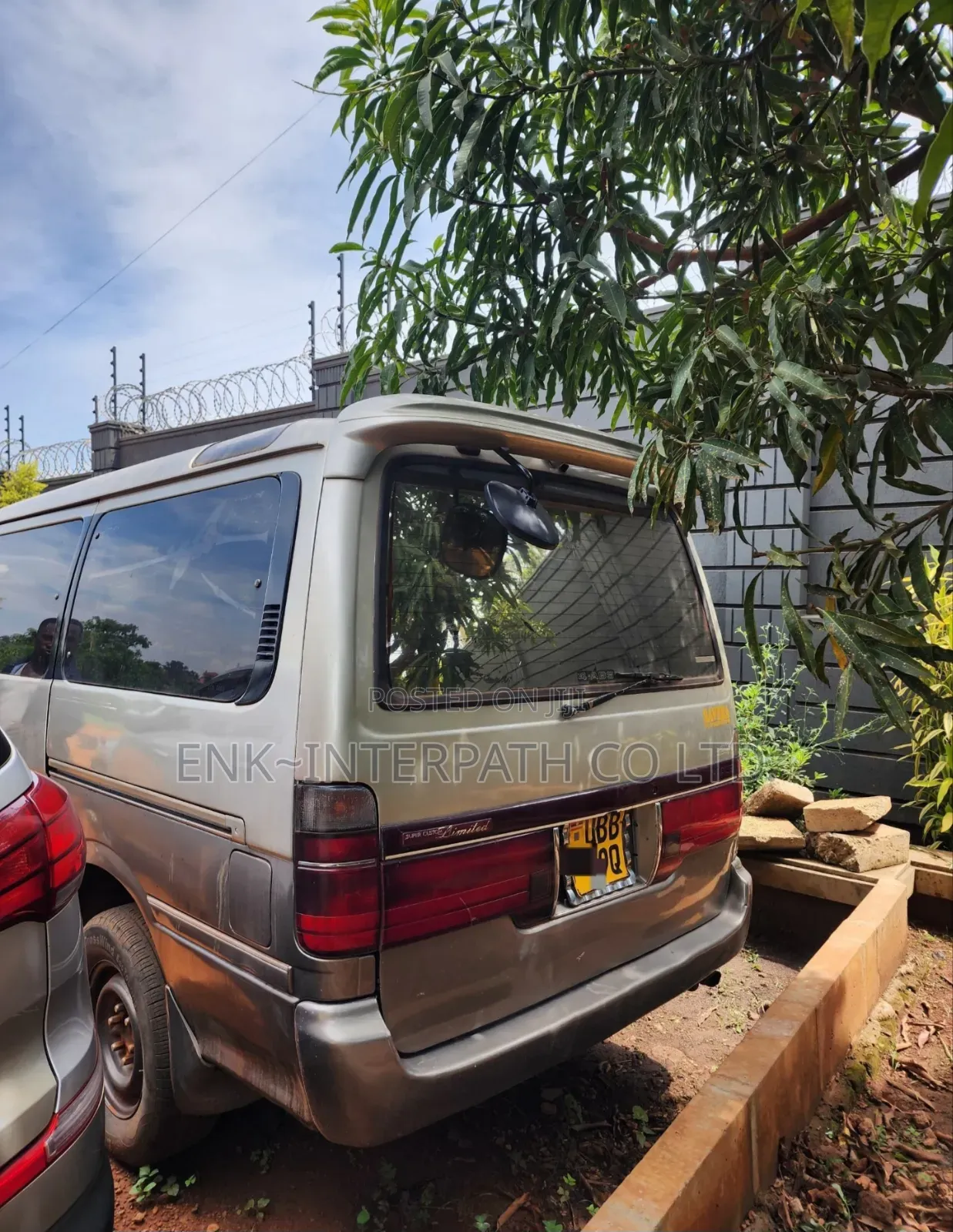 Toyota HiAce 1996 Brown