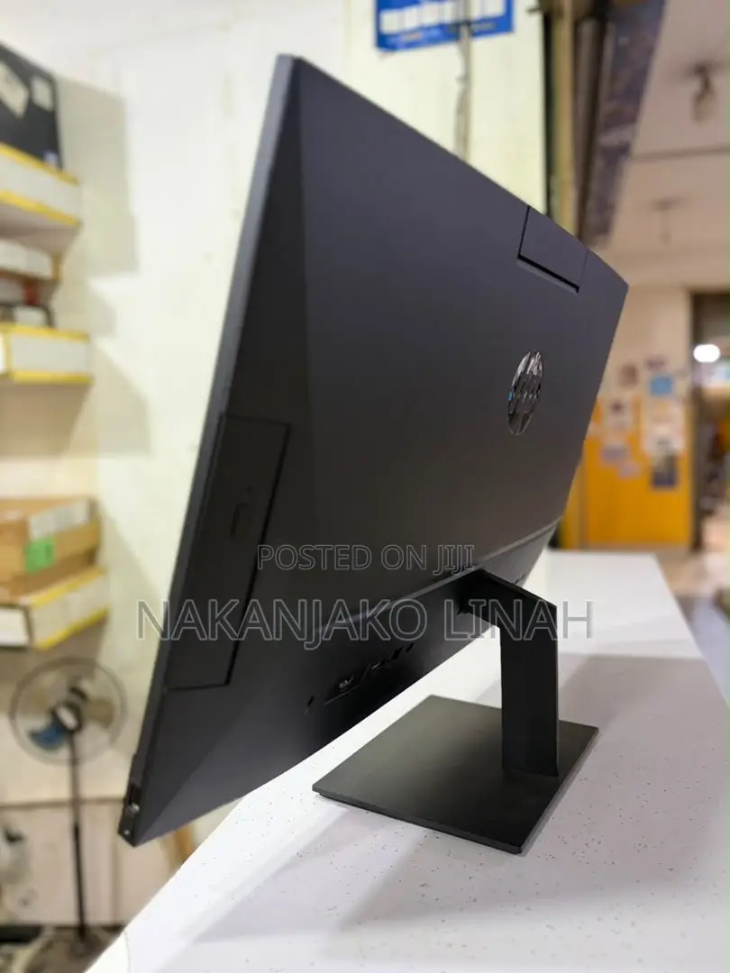 Desktop Computer HP 200 G4 22 All-in-One 8GB Intel Core i7 SSD 256GB