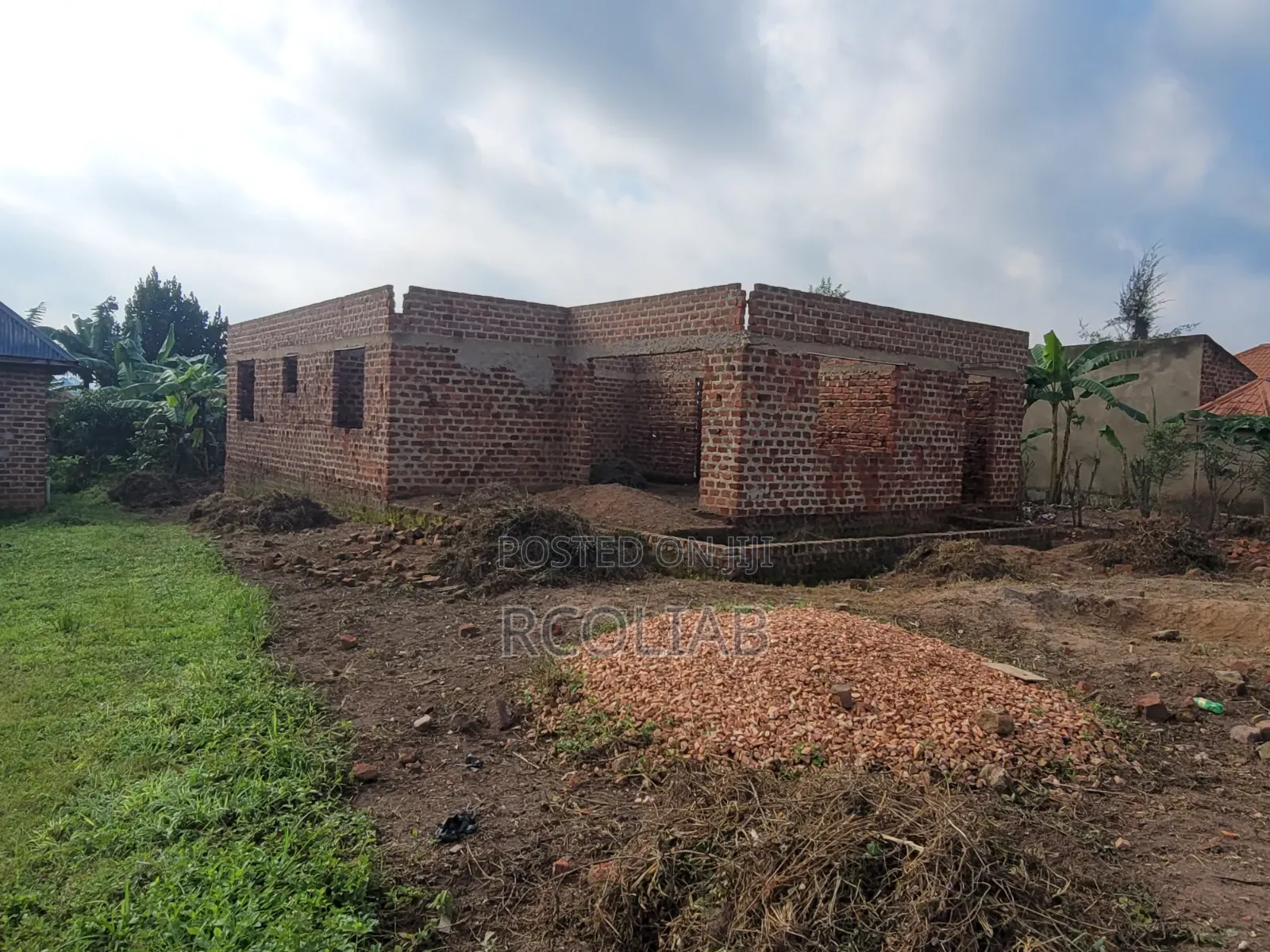 3bdrm House in Njovu Estate, Wakiso / Wakiso for sale