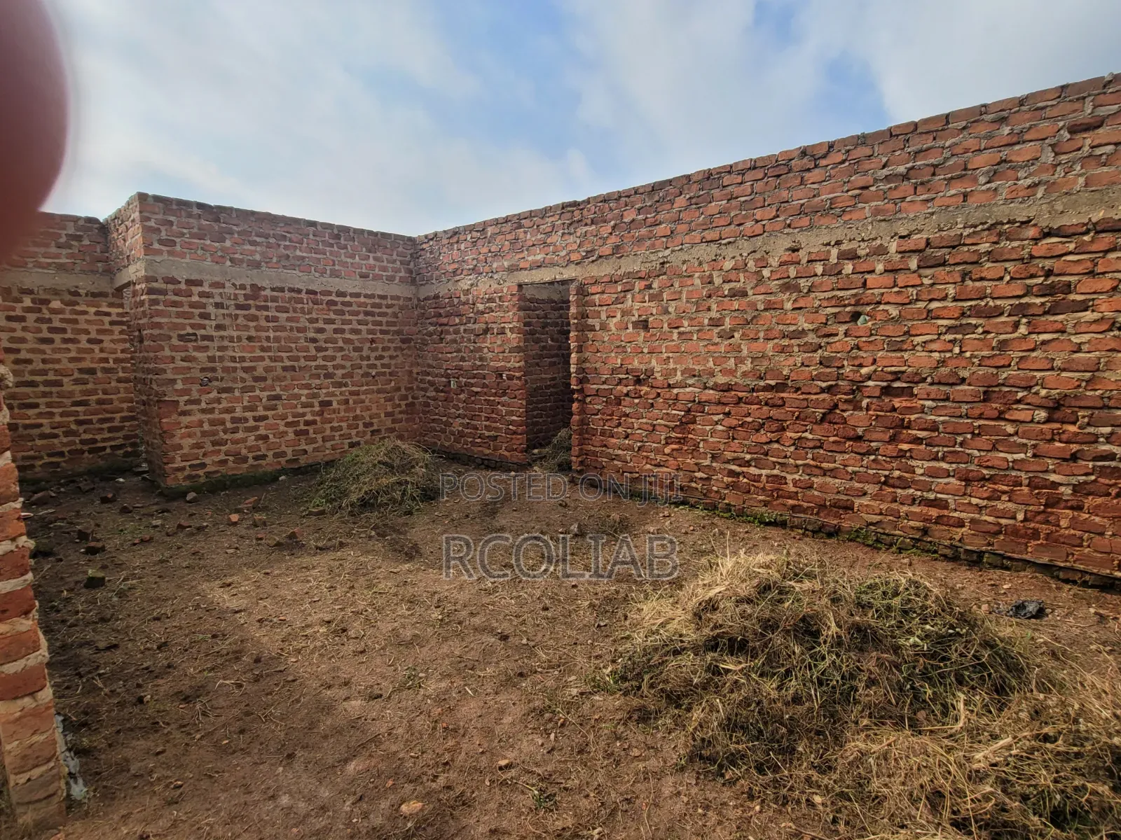 3bdrm House in Njovu Estate, Wakiso / Wakiso for sale