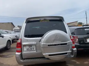 Toyota Land Cruiser Prado 2006 White
