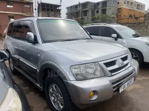 Toyota Land Cruiser Prado 2006 White