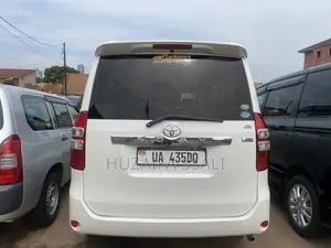 Toyota Noah 2022 White