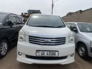 Toyota Noah 2022 White