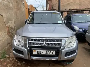 Mitsubishi Pajero 2015 Silver