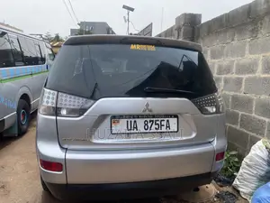 Mitsubishi Outlander 2012 Silver