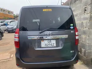 Toyota Noah 2012 Gray